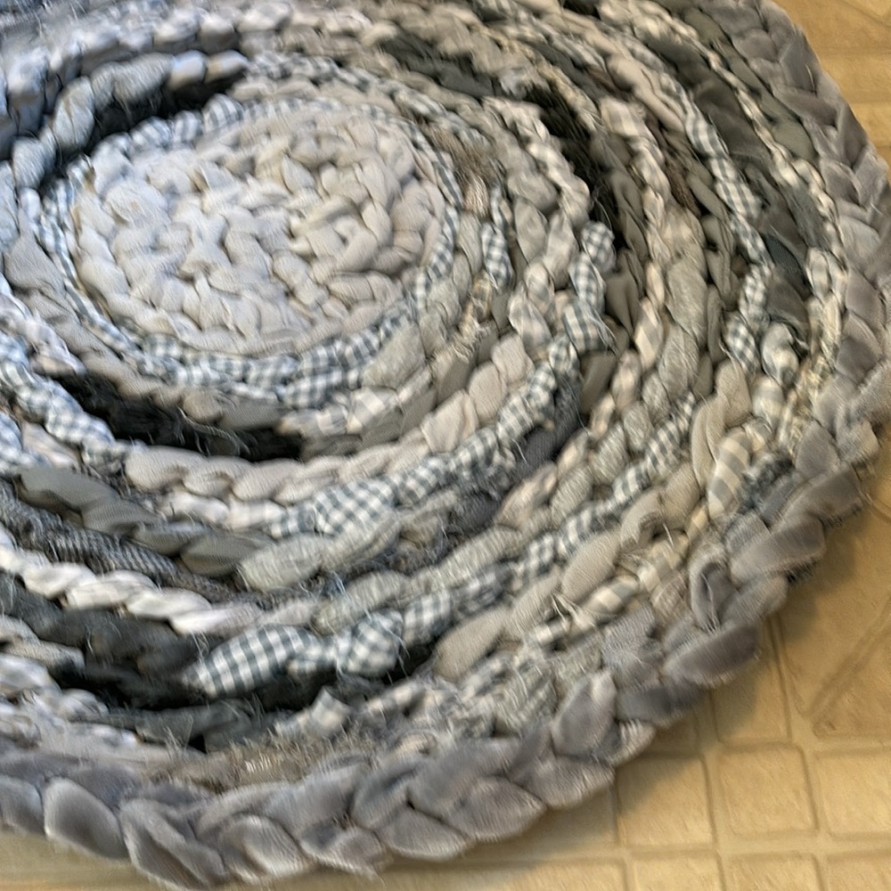 Handmade Rug and basket Set - Picture 6 of 7
